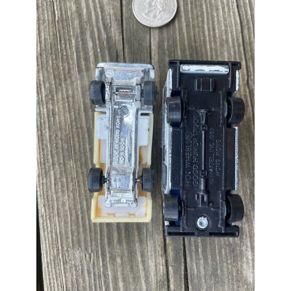 2 vintage Ice Cream Trucks Howard Johnsons Strawberry Hot Wheels Good Humor - Picture 7 of 7